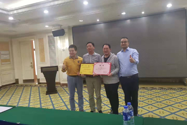 祝賀江蘇斯普瑞董事長(zhǎng)當(dāng)選“十大牛商”，追夢(mèng)的心永不老