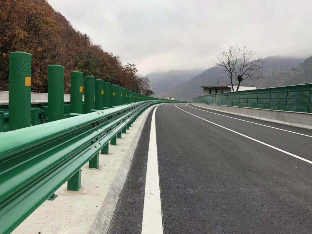 大型噴涂設(shè)備廠家科普關(guān)于高速護欄涂層檢測要點！